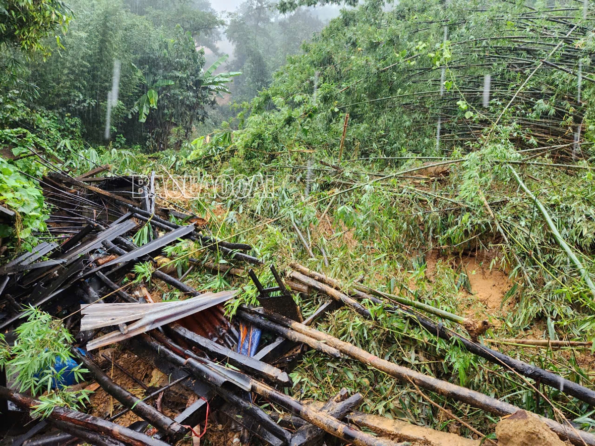 Another landslide buries houses in Lao Cai, 7 reported missing